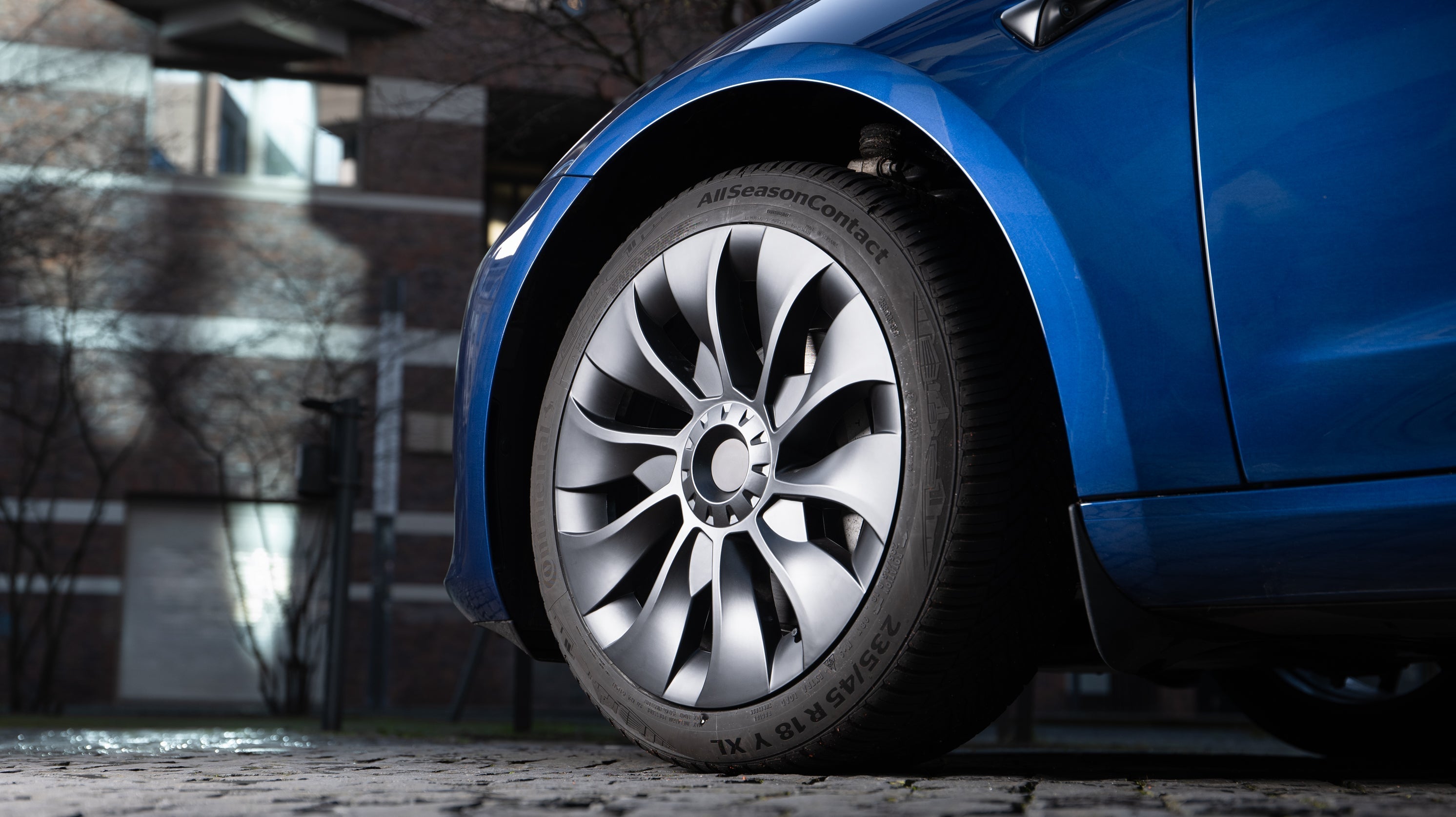 Performance hubcaps in turbine design for the Tesla Model 3-1