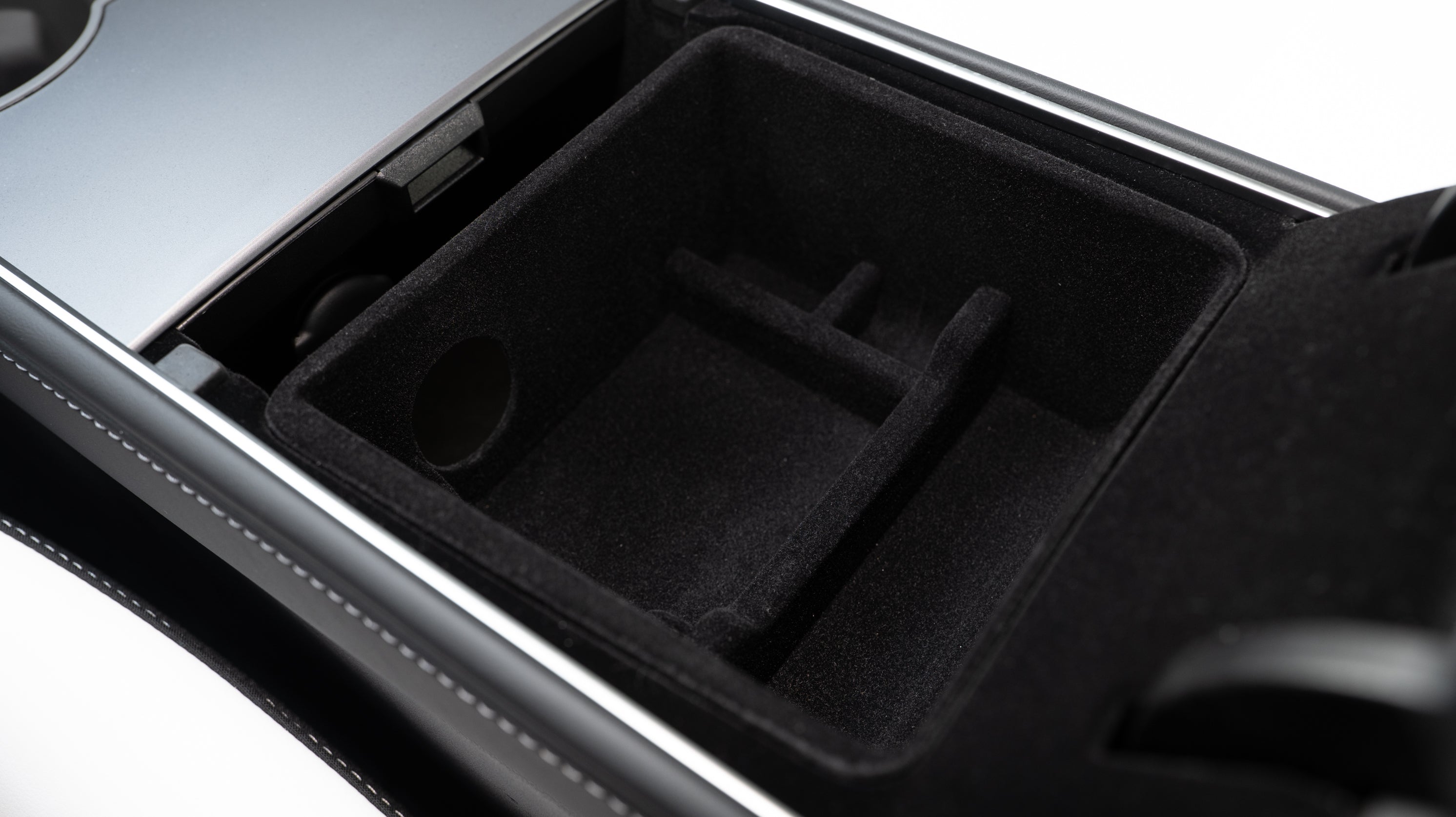 Lokerikko käsinojaan Tesla Model 3/Y-3