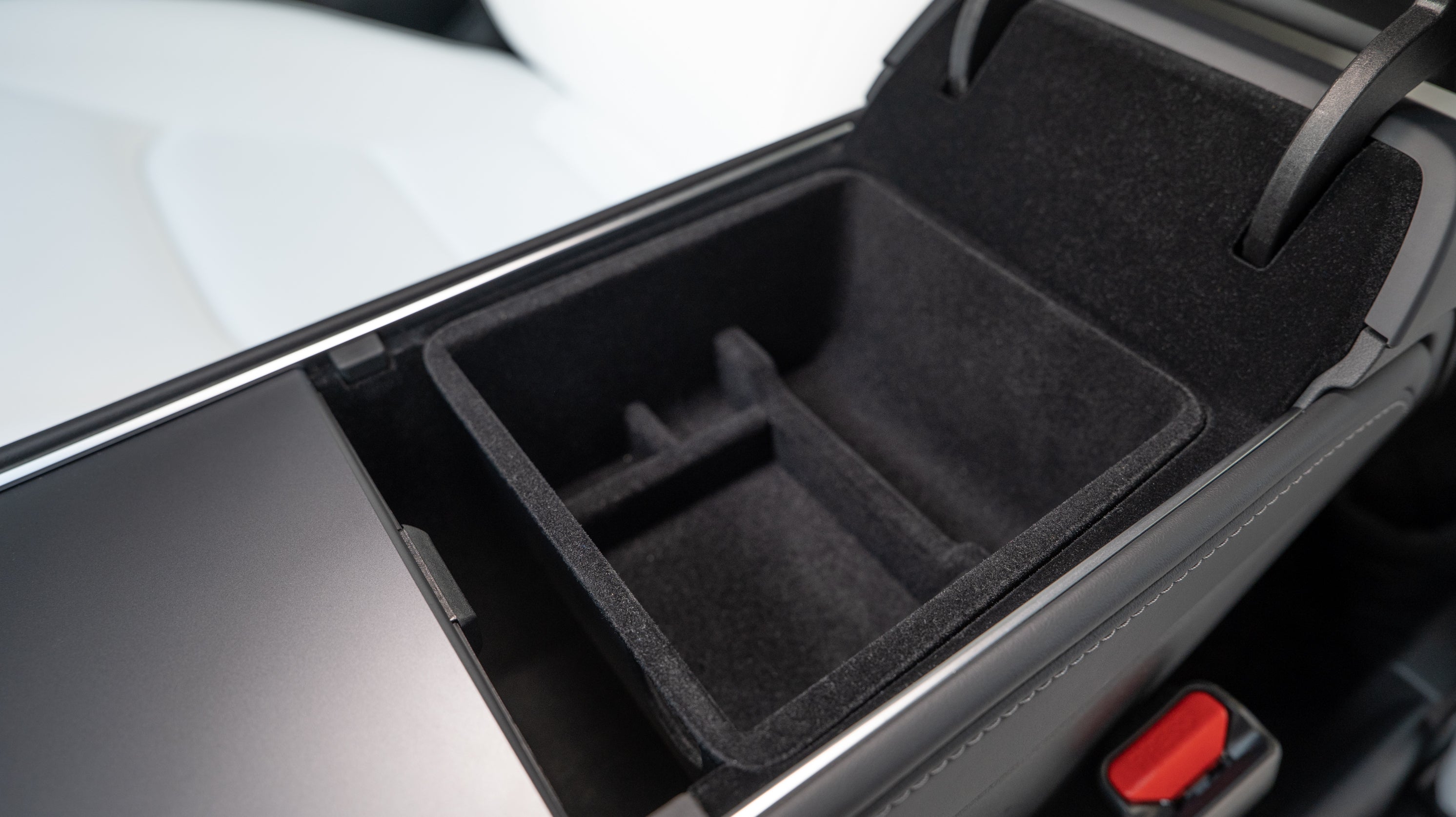 Lokerikko käsinojaan Tesla Model 3/Y-2